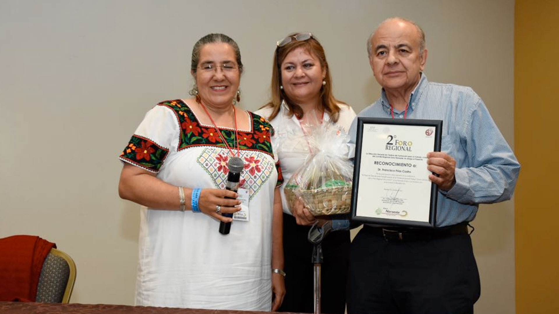 La formación docente debe estar vinculada a liderazgo: Frías Castro