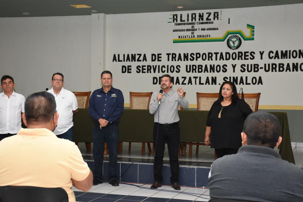 ICATSIN CAPACITA A CHOFERES DEL TRANSPORTE PÚBLICO DE MAZATLÁN
