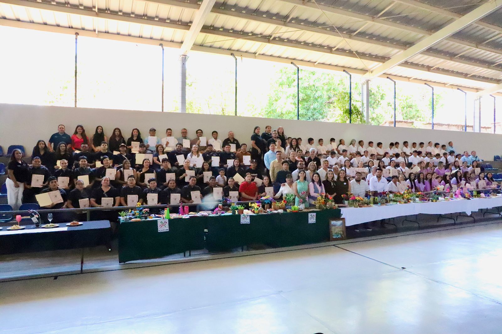 ¡Seguimos transformando vidas en Choix con clausura masiva de cursos y firma de convenio con Minera Xochipala Gold!