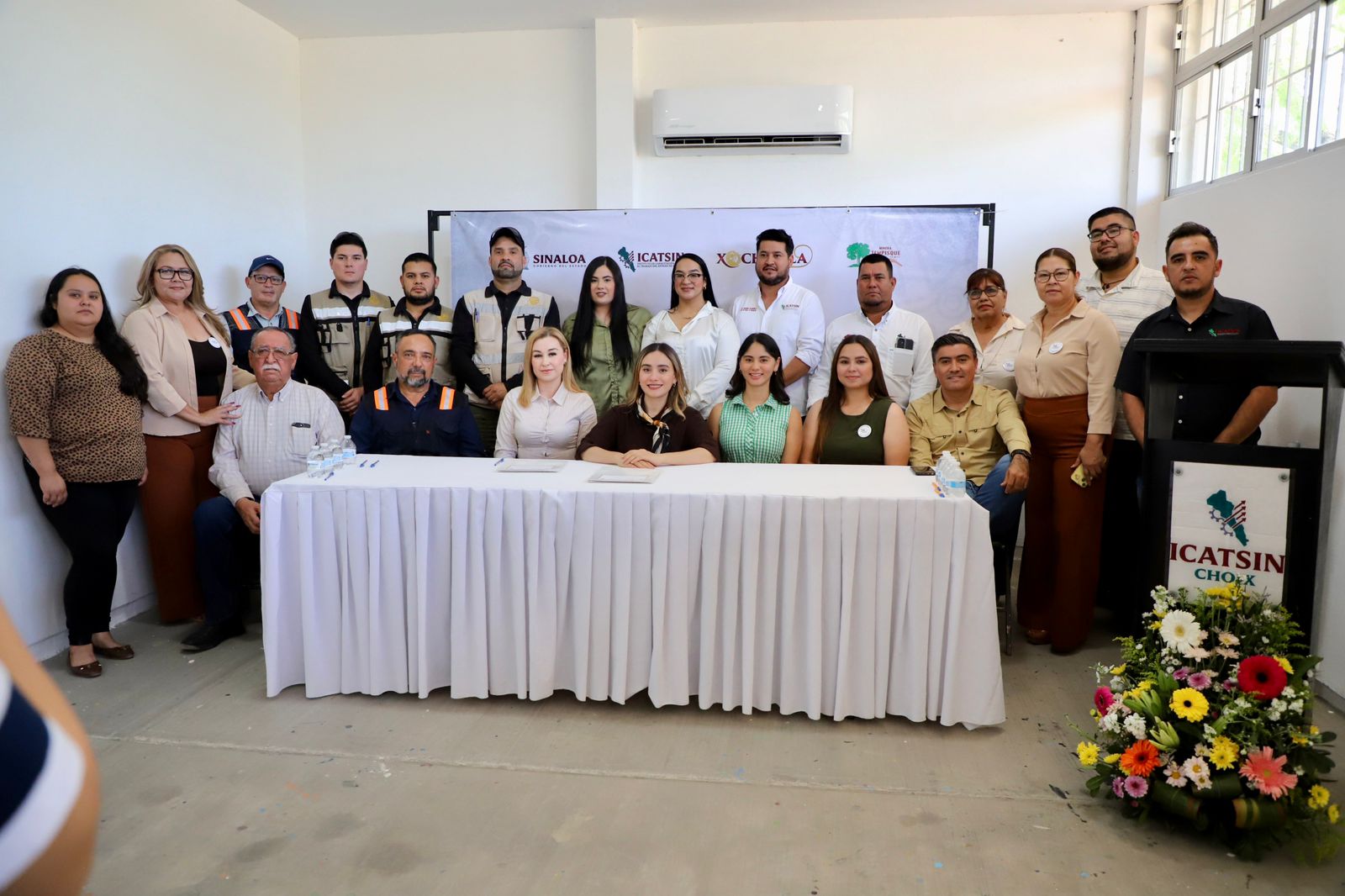 ¡Seguimos transformando vidas en Choix con clausura masiva de cursos y firma de convenio con Minera Xochipala Gold!