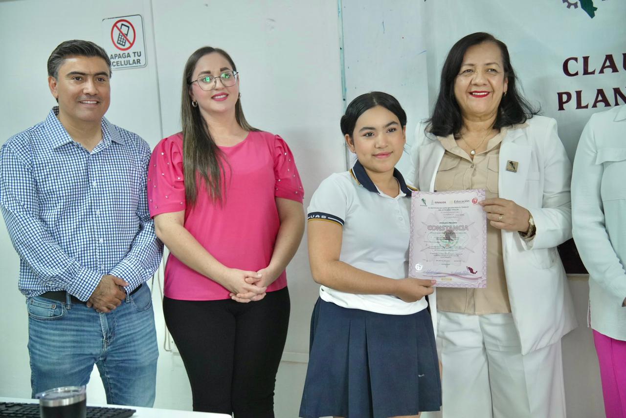 ¡Celebramos el esfuerzo y la dedicación de 20 estudiantes de la Preparatoria UAS Angostura!