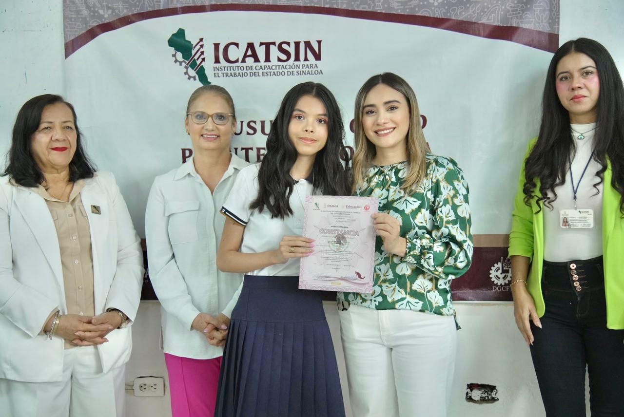 ¡Celebramos el esfuerzo y la dedicación de 20 estudiantes de la Preparatoria UAS Angostura!