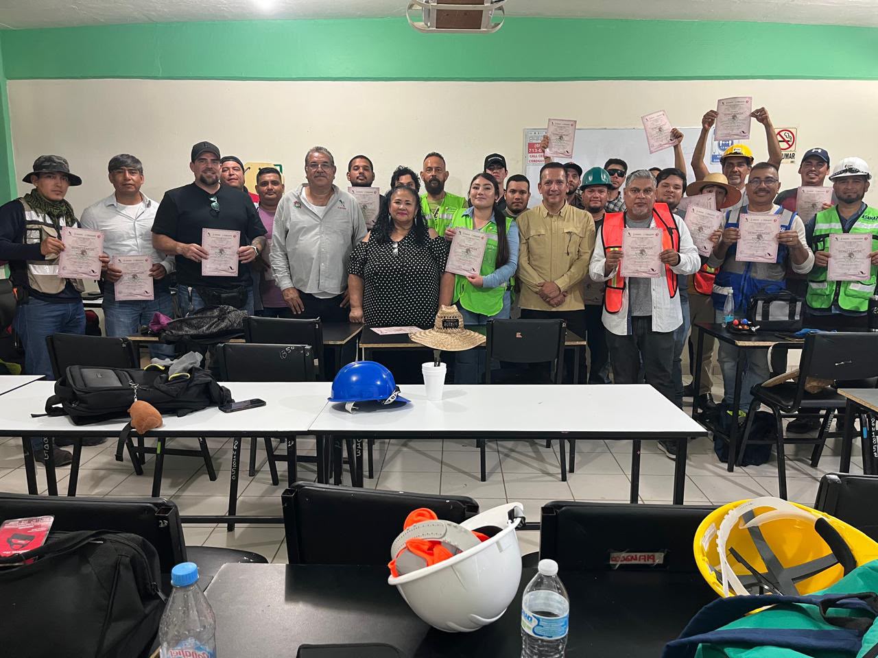 ¡Felicitaciones a los graduados! ¡Más talento para la energía del futuro!