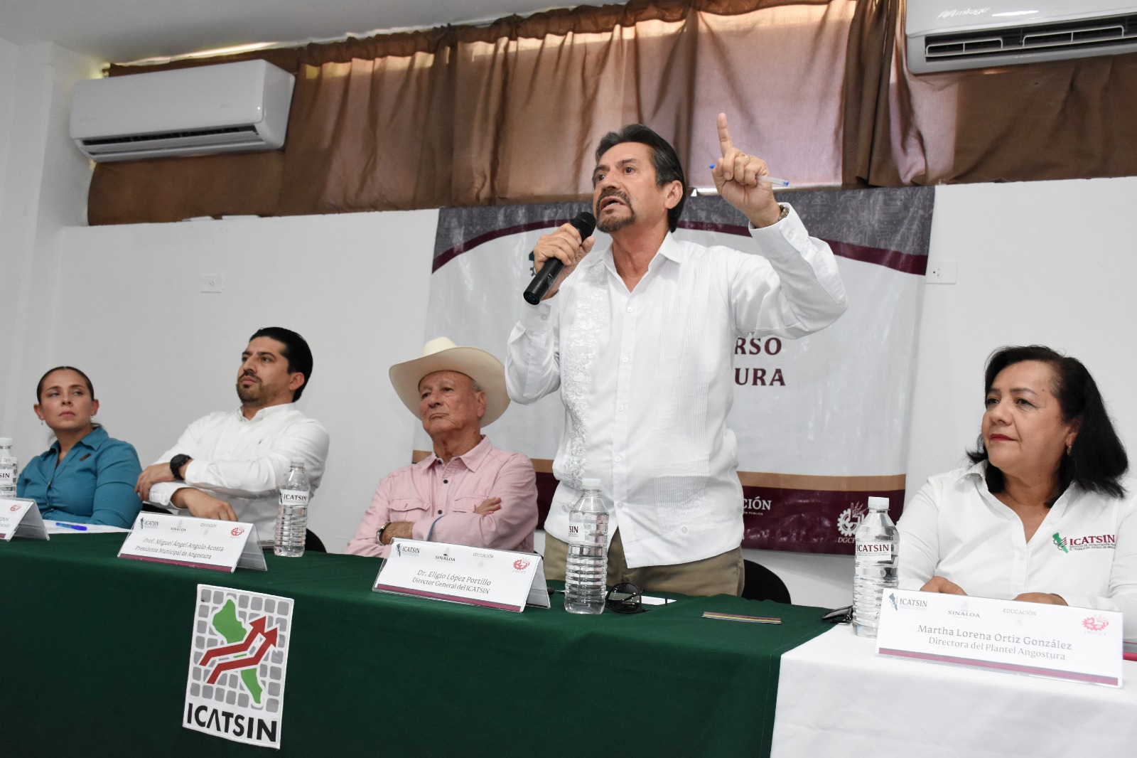 ICATSIN MOCORITO ENTREGA RECONOCIMIENTOS A ALUMNOS DE 07  CURSOS EN CLAUSURA