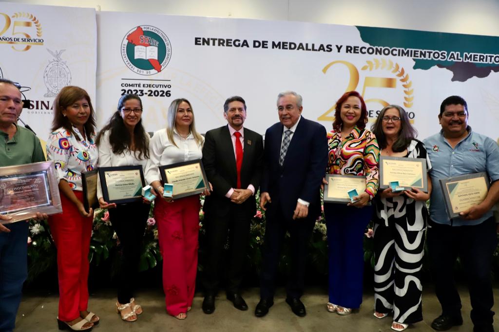 ICATSIN MOCORITO ENTREGA RECONOCIMIENTOS A ALUMNOS DE 07  CURSOS EN CLAUSURA