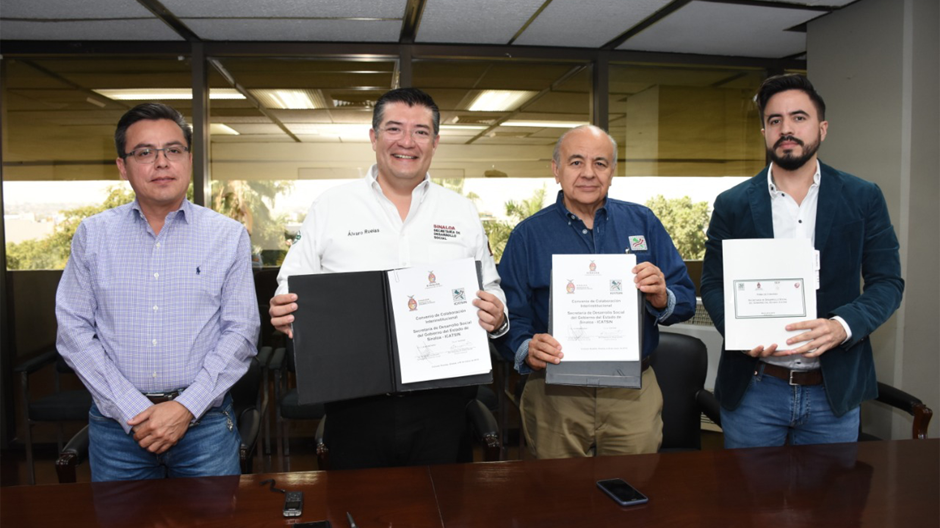 Signan convenio de colaboración SEDESO e ICATSIN