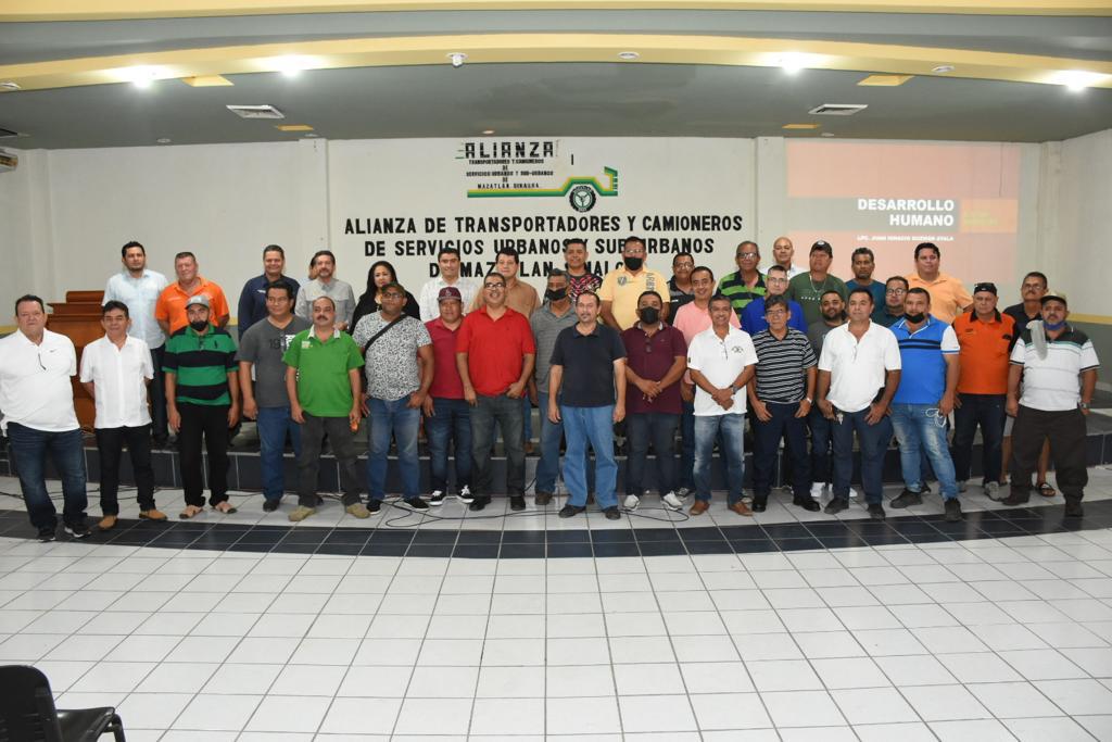 ICATSIN CAPACITA A CHOFERES DEL TRANSPORTE PÚBLICO DE MAZATLÁN
