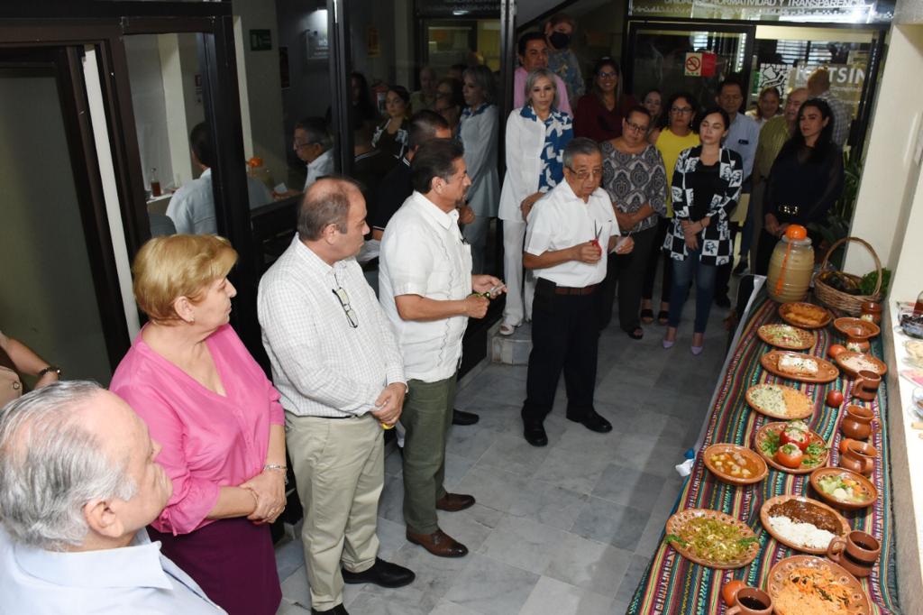 LAZO HUMANO EN ICATSIN POR CONMEMORACIÓN DEL DÍA MUNDIAL DE LA LUCHA CONTRA EL CÁNCER DE MAMA