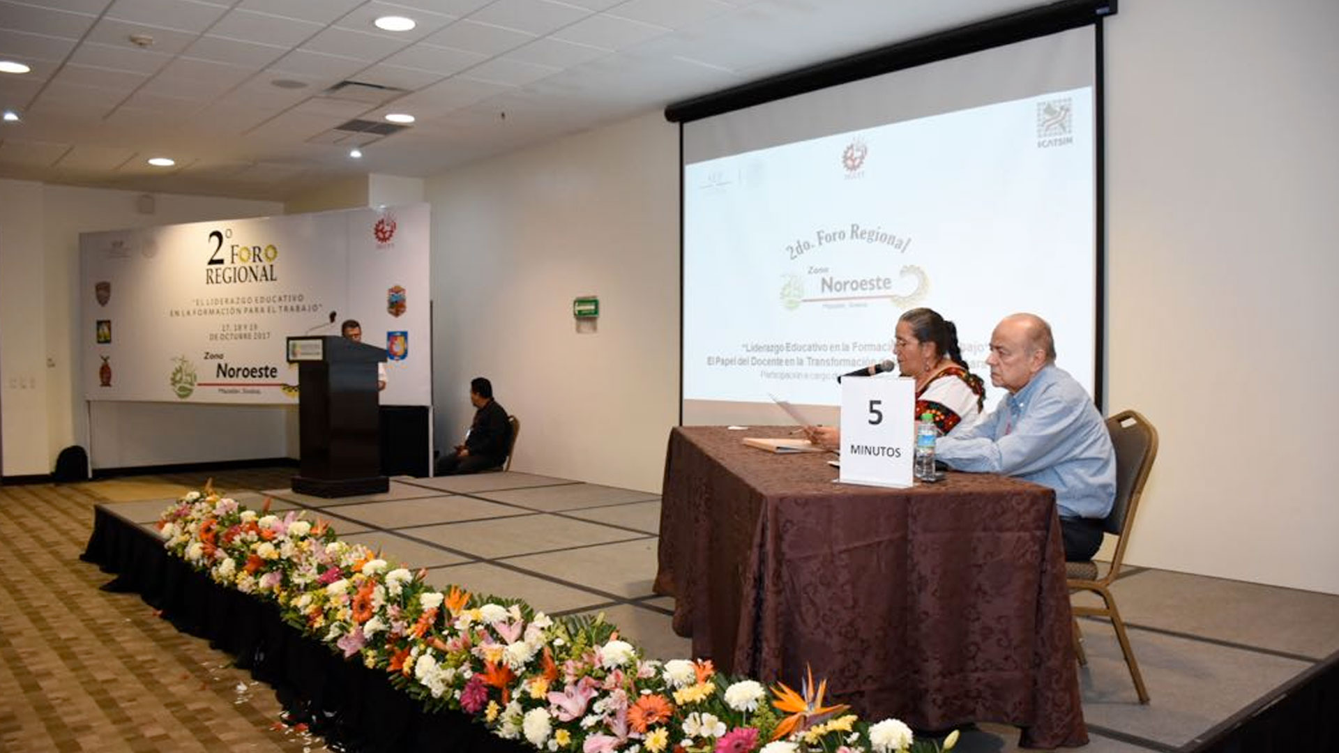 La formación docente debe estar vinculada a liderazgo: Frías Castro