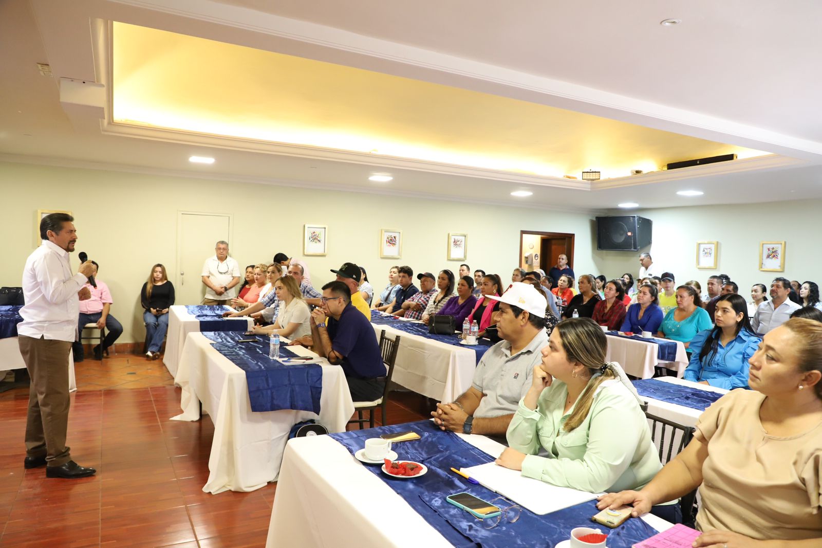 LÓPEZ PORTILLO CAPACITA A PERSONAL DEL AYUNTAMIENTO DE EL FUERTE