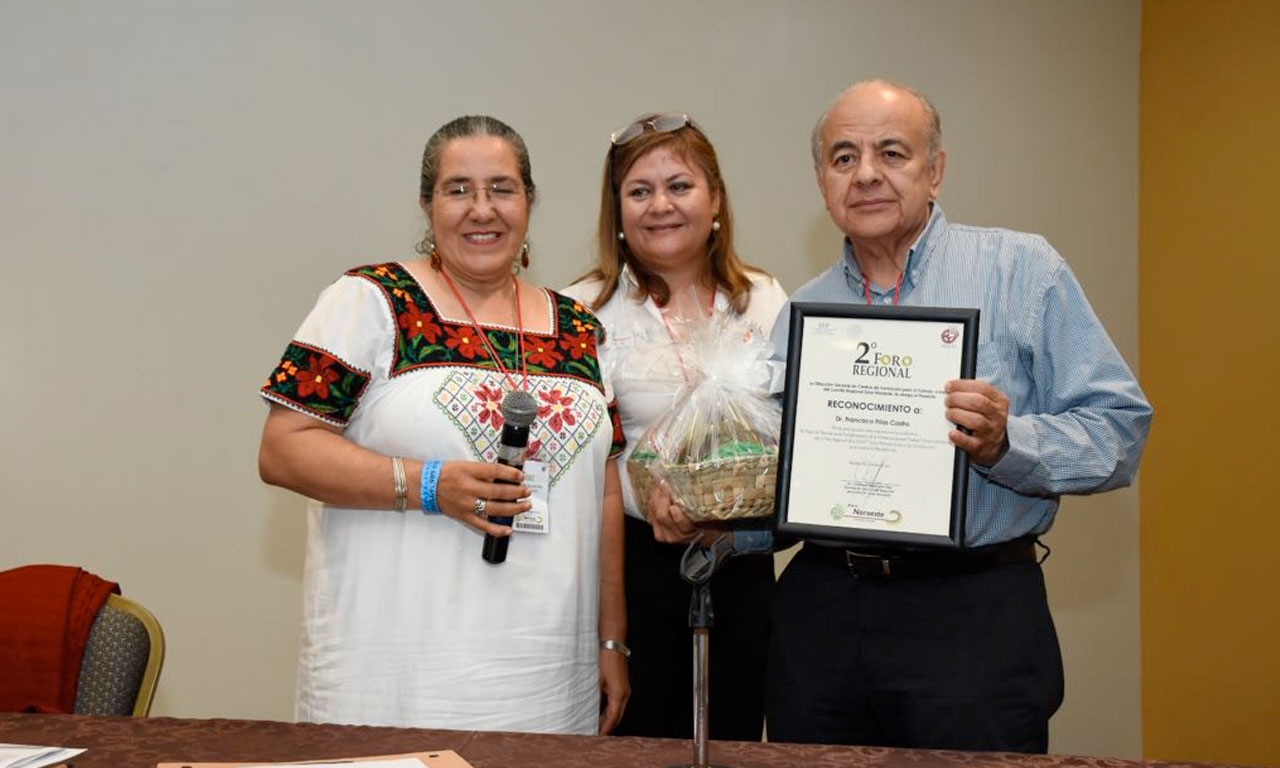 La formación docente debe estar vinculada a liderazgo: Frías Castro
