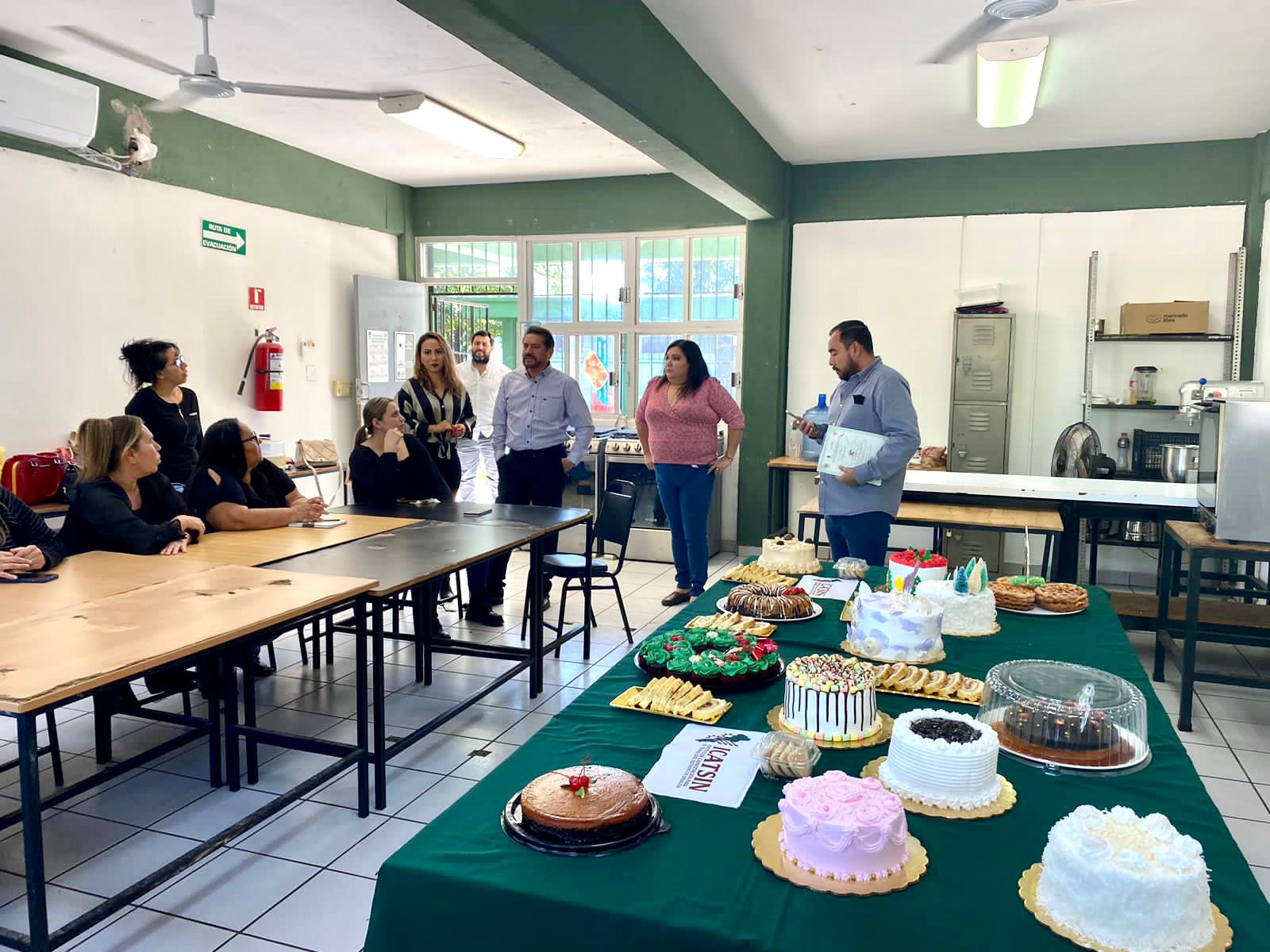 LÓPEZ PORTILLO CLAUSURA DOS CURSOS EN PLANTEL SALVADOR ALVARADO