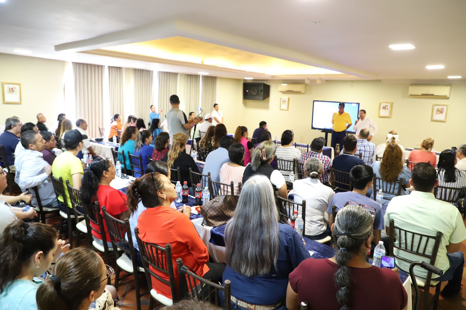 LÓPEZ PORTILLO CAPACITA A PERSONAL DEL AYUNTAMIENTO DE EL FUERTE