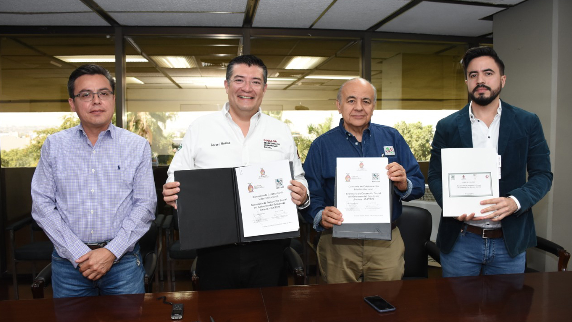 Signan convenio de colaboración SEDESO e ICATSIN