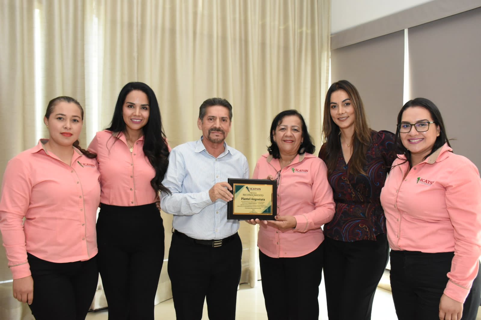 PLANTELES DE ICATSIN RECIBEN RECONOCIMIENTO POR CURSOS DE VERANO