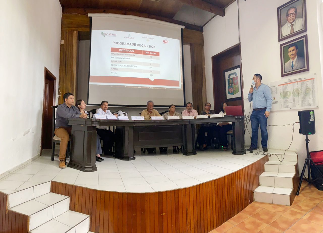 ICATSIN MOCORITO ENTREGA RECONOCIMIENTOS A ALUMNOS DE 07  CURSOS EN CLAUSURA