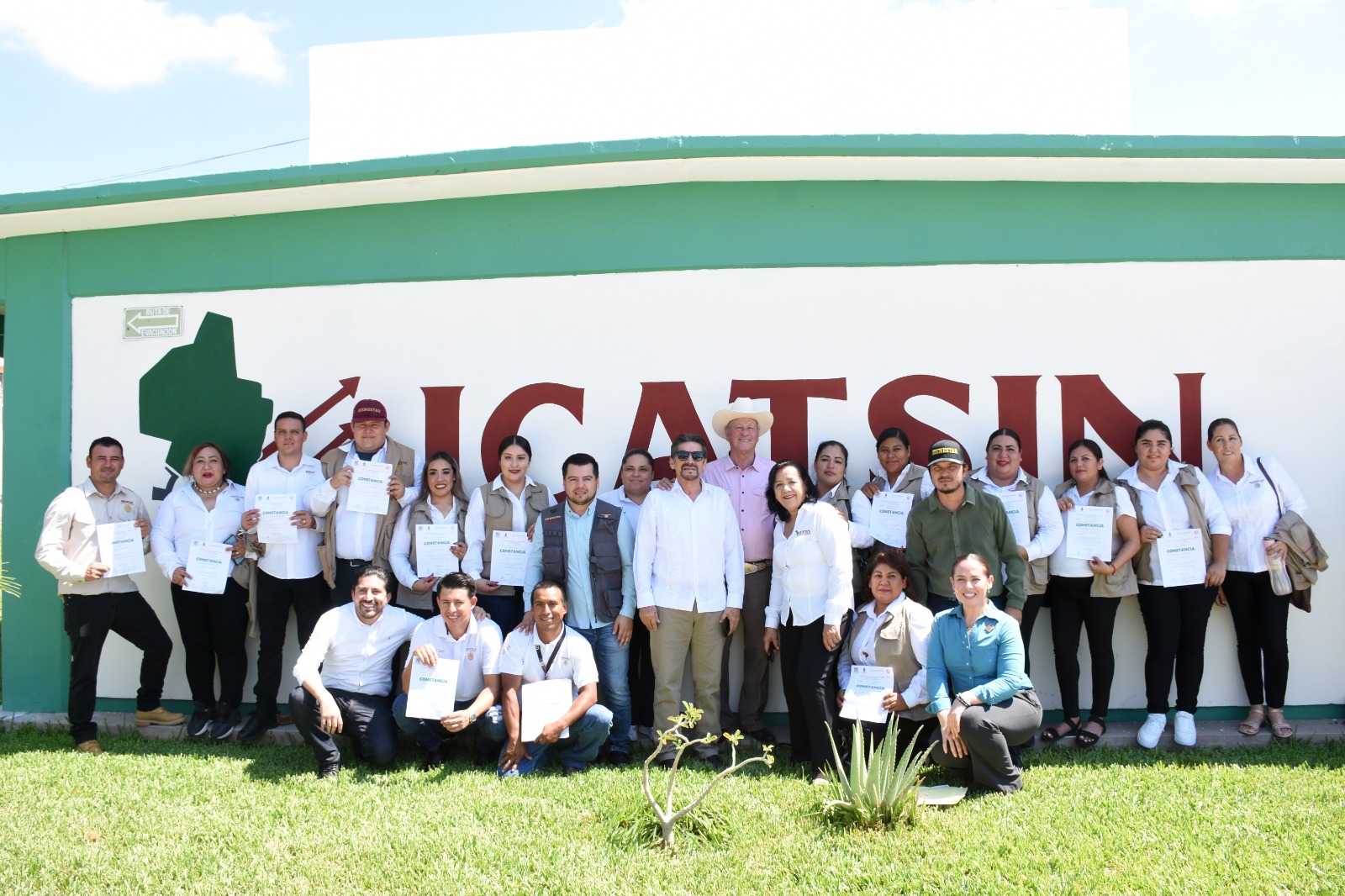 DIRECTOR GENERAL DE ICATSIN CLAUSURA CURSOS EN PLANTEL ANGOSTURA