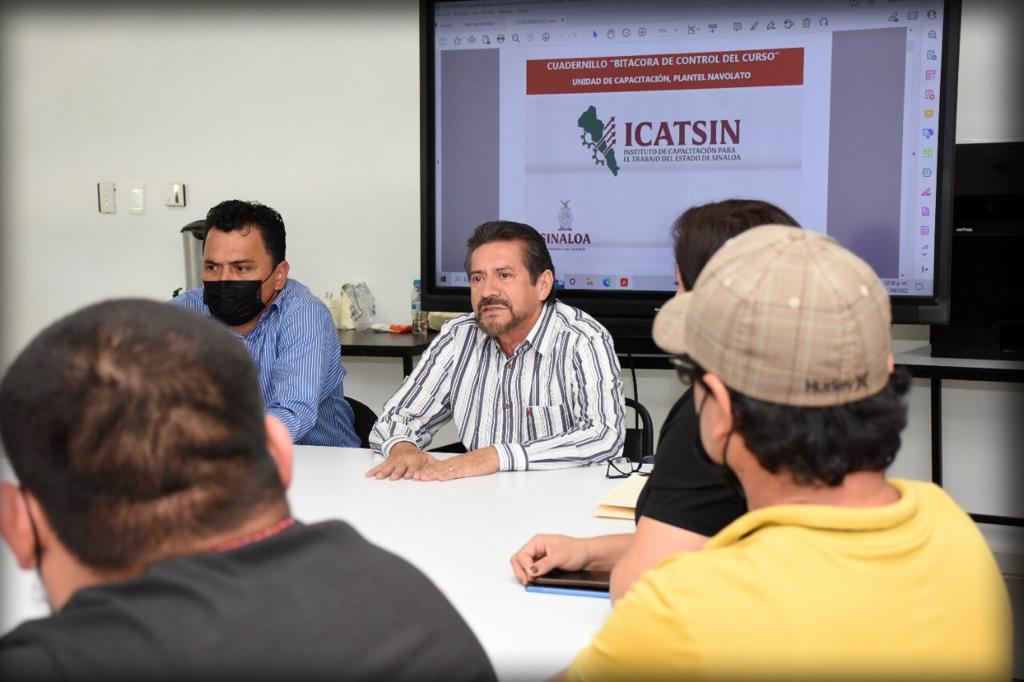 LÓPEZ PORTILLO SE REÚNE CON INSTRUCTORES DEL PLANTEL ICATSIN NAVOLATO