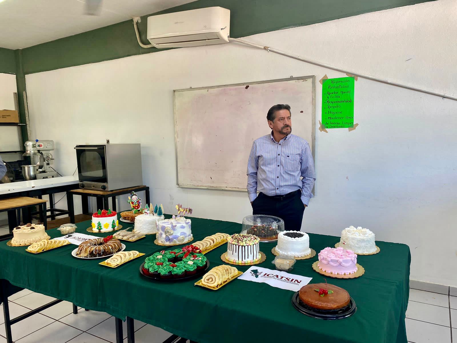 LÓPEZ PORTILLO CLAUSURA DOS CURSOS EN PLANTEL SALVADOR ALVARADO