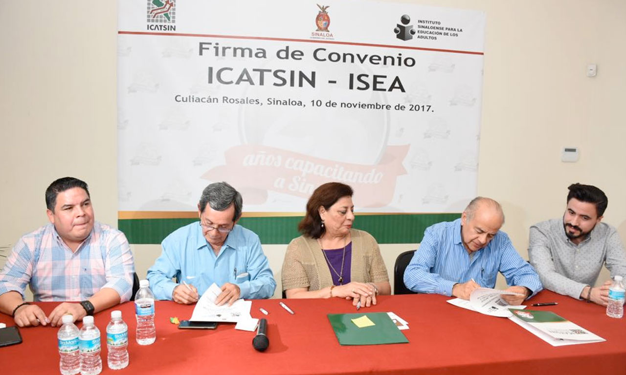 Urge dar una atención especial a los jóvenes de más de 15 años que están en rezago educativo: Frías Castro