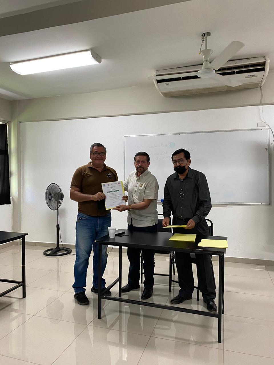 ICATSIN ENTREGA CONSTANCIAS DE CAPACITACIÓN A TRANSPORTISTAS