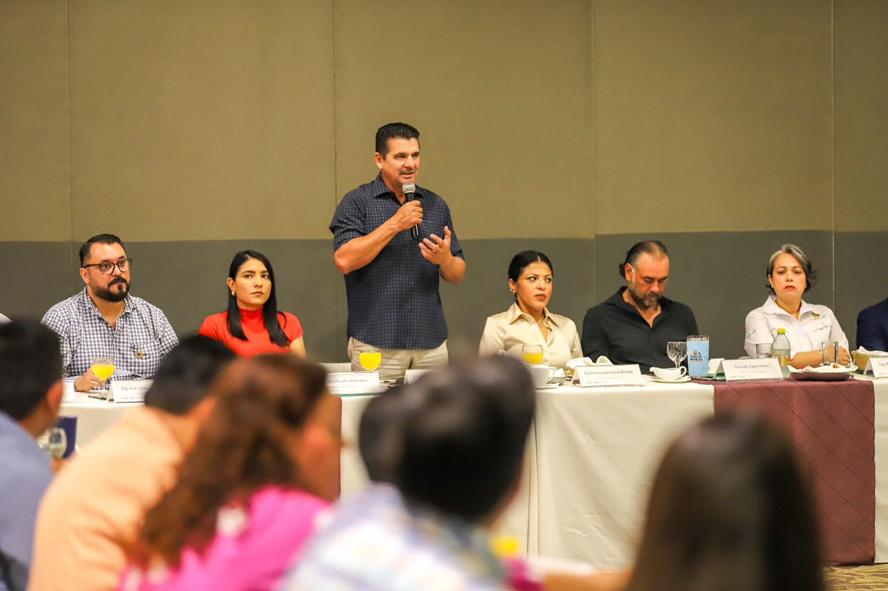 ICATSIN refuerza la capacitación para fortalecer el Sector Turístico, restaurantero y comercial de Altata, Navolato