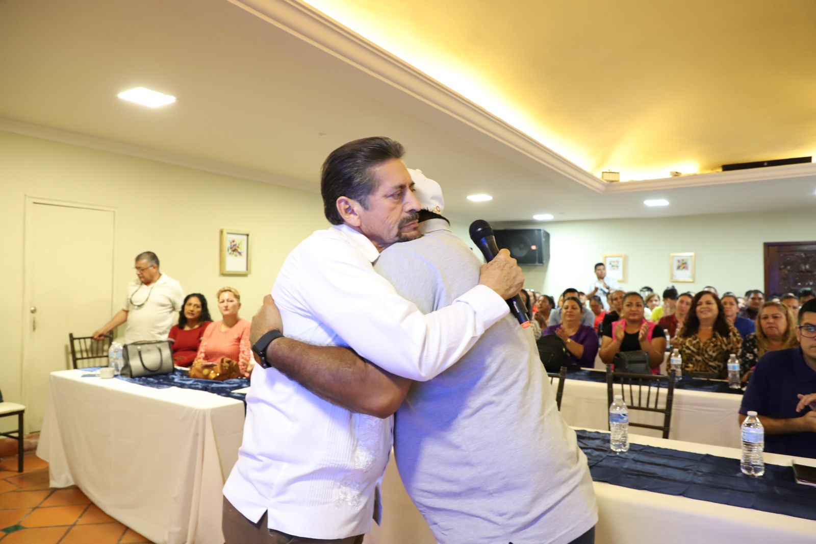 LÓPEZ PORTILLO CAPACITA A PERSONAL DEL AYUNTAMIENTO DE EL FUERTE