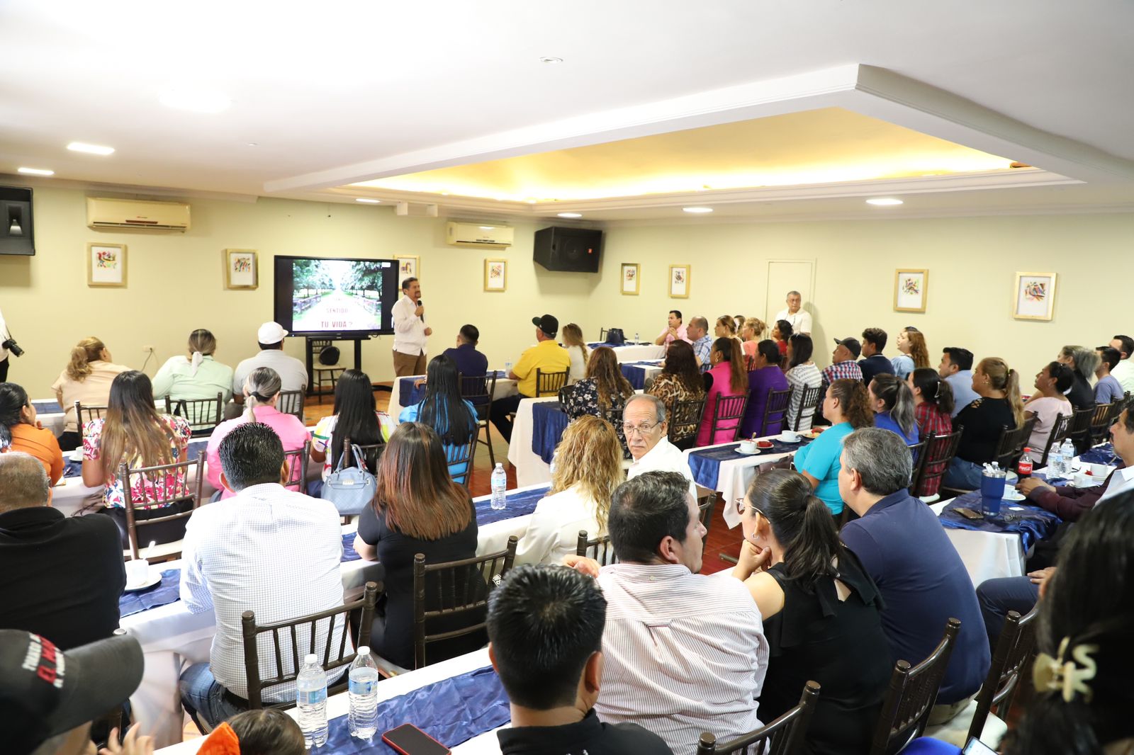 LÓPEZ PORTILLO CAPACITA A PERSONAL DEL AYUNTAMIENTO DE EL FUERTE