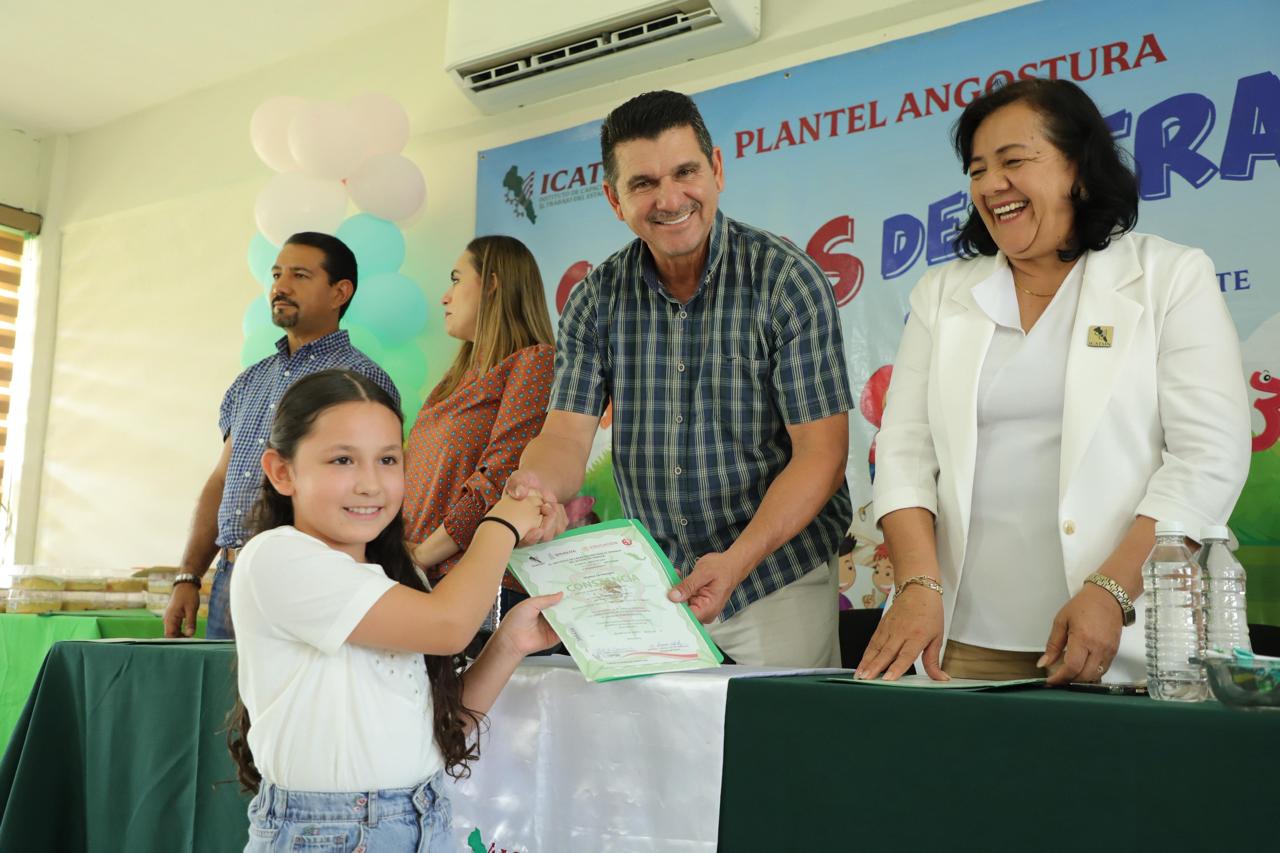 ICATSIN refuerza la capacitación para fortalecer el Sector Turístico, restaurantero y comercial de Altata, Navolato