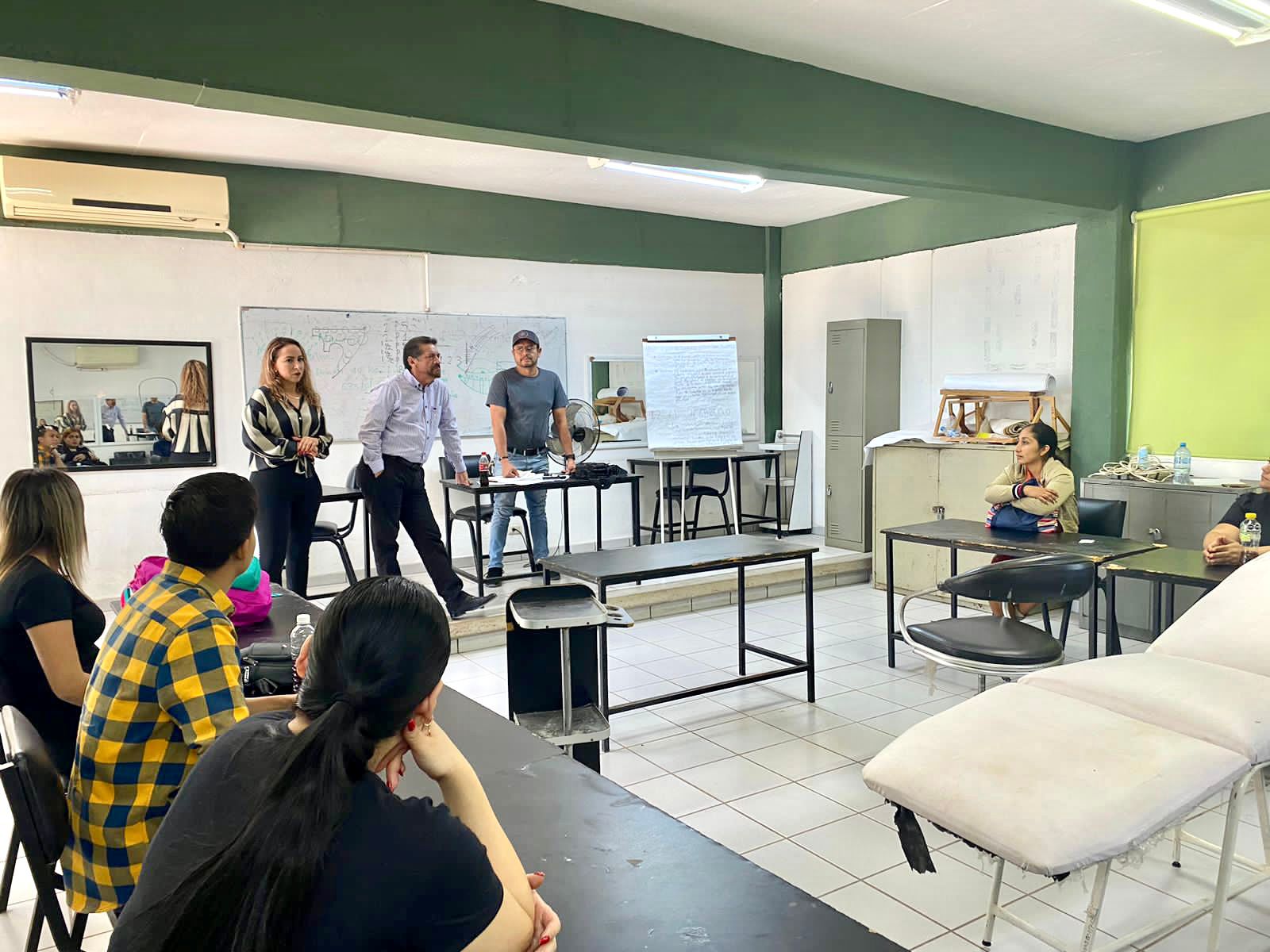 LÓPEZ PORTILLO CLAUSURA DOS CURSOS EN PLANTEL SALVADOR ALVARADO