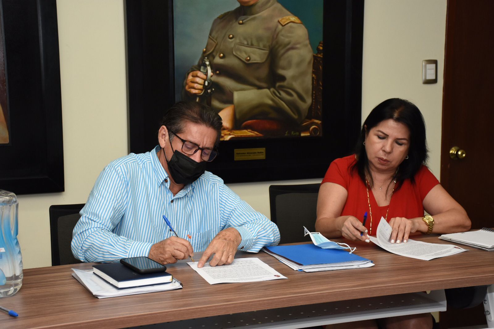 FORMALIZAN ENTREGA RECEPCIÓN EN ICATSIN