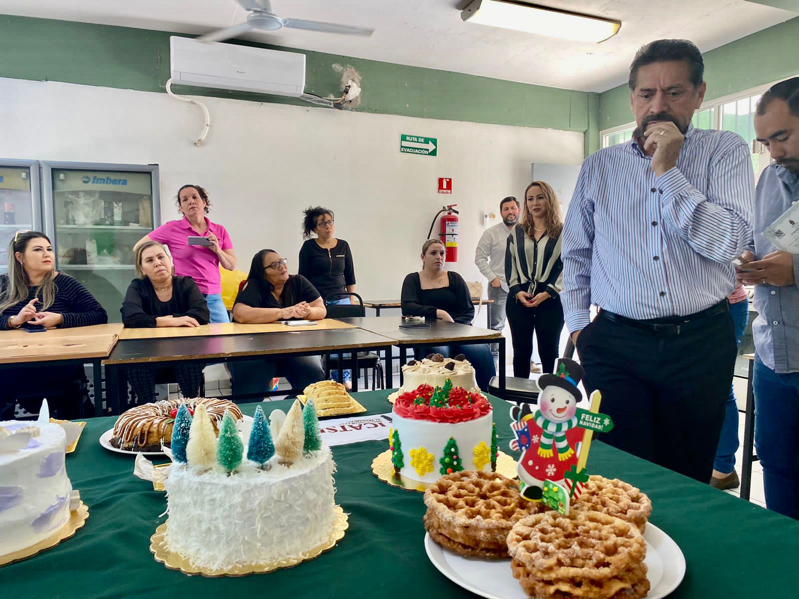 LÓPEZ PORTILLO CLAUSURA DOS CURSOS EN PLANTEL SALVADOR ALVARADO