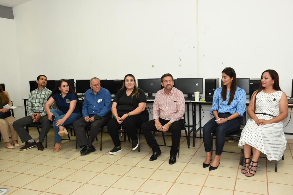 DIRECTOR GENERAL DE ICATSIN VISITA PLANTEL SINALOA