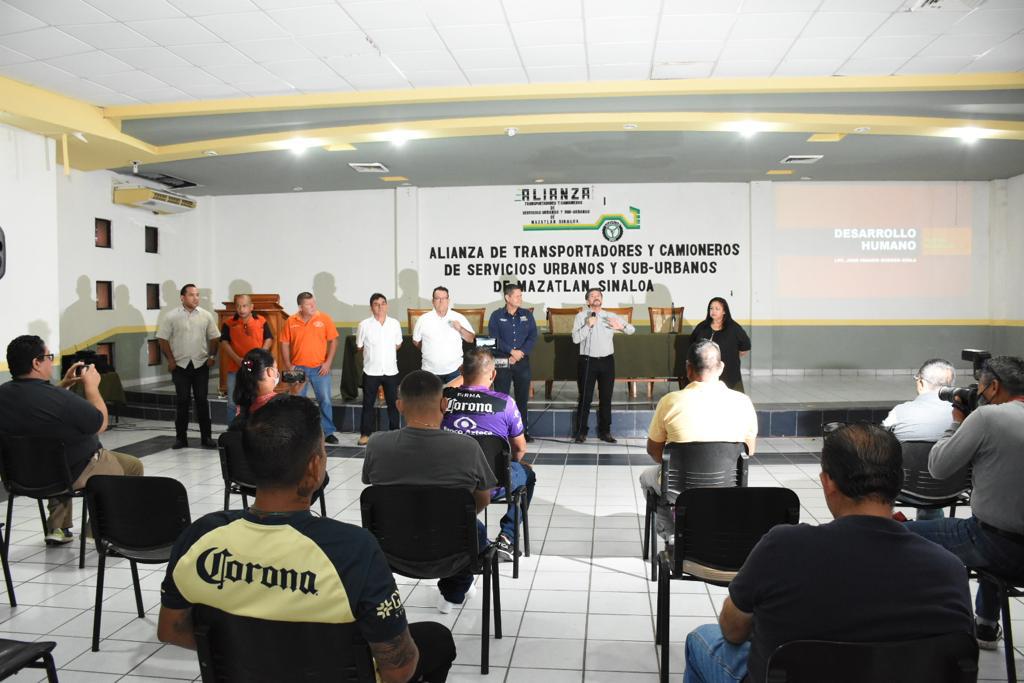ICATSIN CAPACITA A CHOFERES DEL TRANSPORTE PÚBLICO DE MAZATLÁN