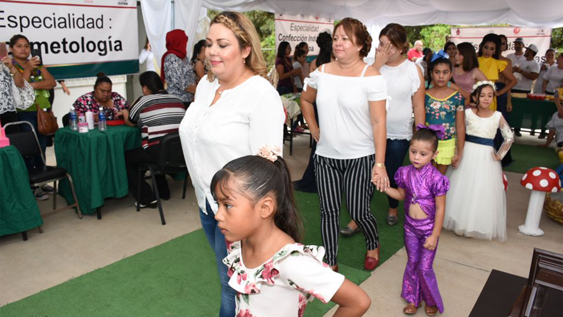 Siete de cada 10 alumnos de ICATSIN reciben beca