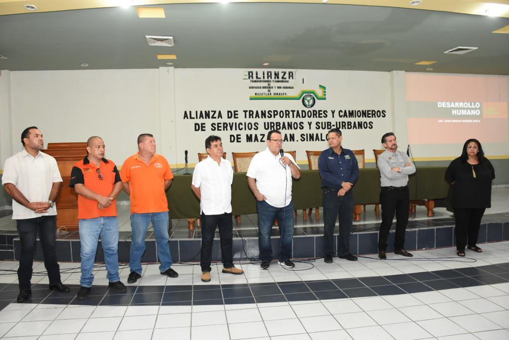 ICATSIN CAPACITA A CHOFERES DEL TRANSPORTE PÚBLICO DE MAZATLÁN