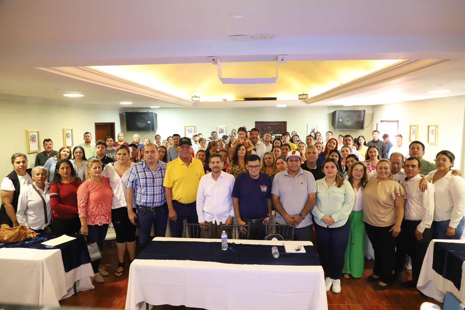 ICATSIN MOCORITO ENTREGA RECONOCIMIENTOS A ALUMNOS DE 07  CURSOS EN CLAUSURA