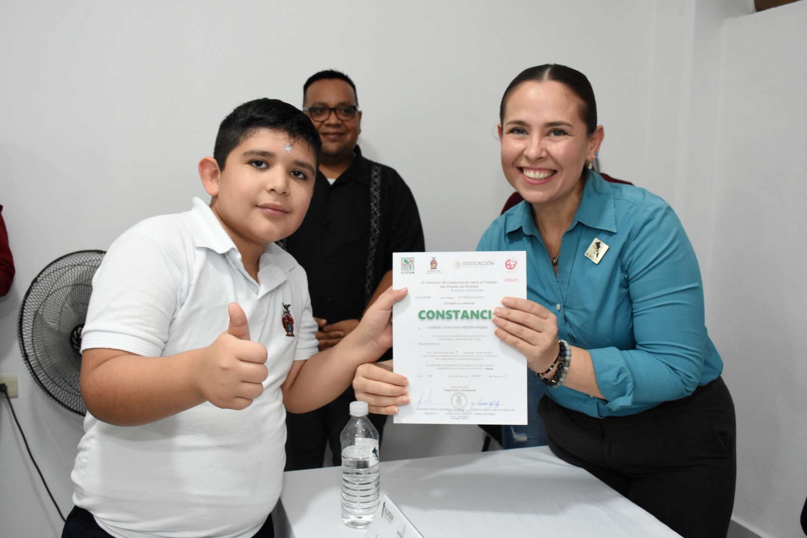 DIRECTOR GENERAL DE ICATSIN CLAUSURA CURSOS EN PLANTEL ANGOSTURA