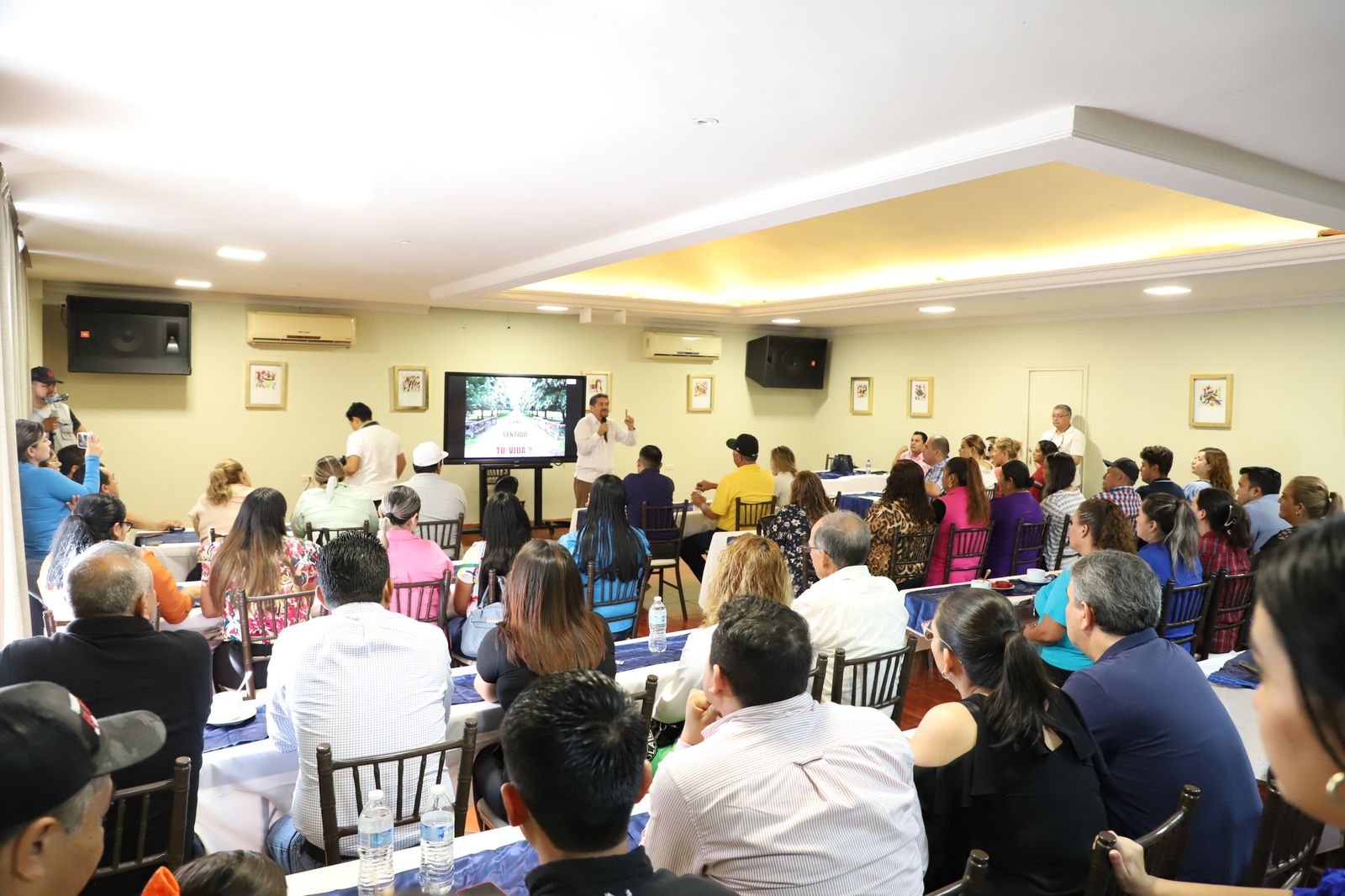 LÓPEZ PORTILLO CAPACITA A PERSONAL DEL AYUNTAMIENTO DE EL FUERTE