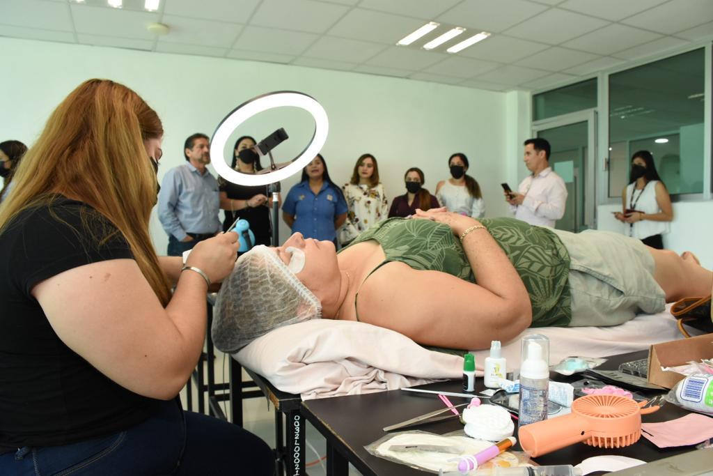 SUPERVISA DIRECTOR GENERAL CURSO “EMBELLECIMIENTO DE CEJAS Y PESTAÑAS”