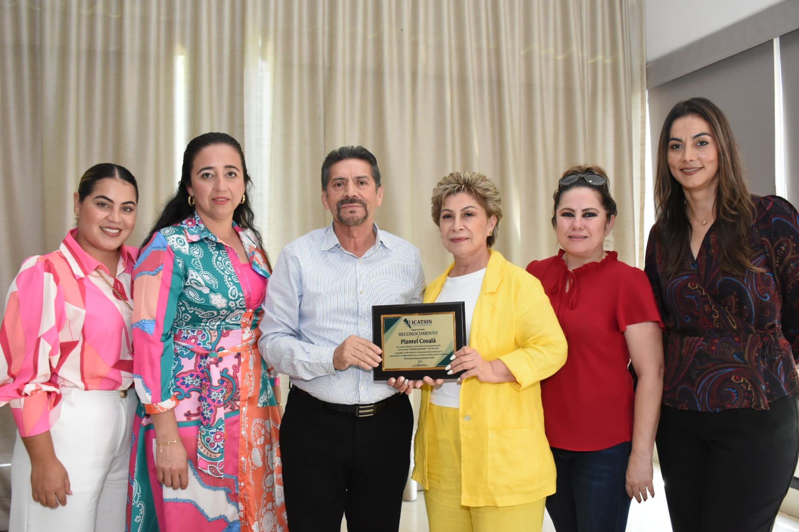 PLANTELES DE ICATSIN RECIBEN RECONOCIMIENTO POR CURSOS DE VERANO