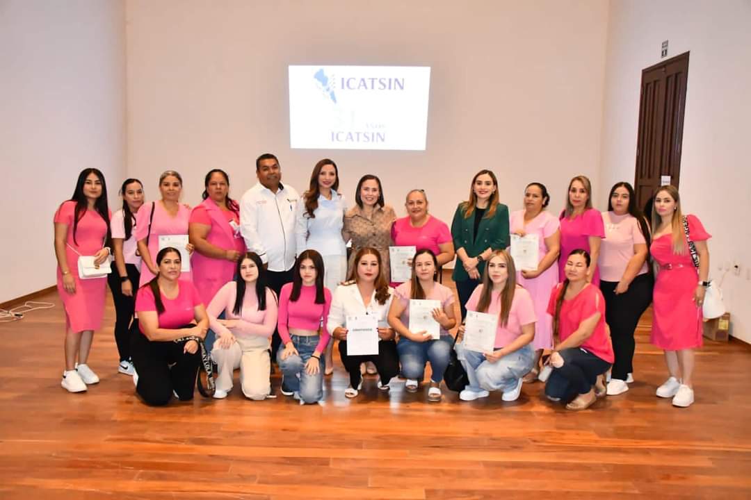 ICATSIN MOCORITO ENTREGA RECONOCIMIENTOS A ALUMNOS DE 07  CURSOS EN CLAUSURA