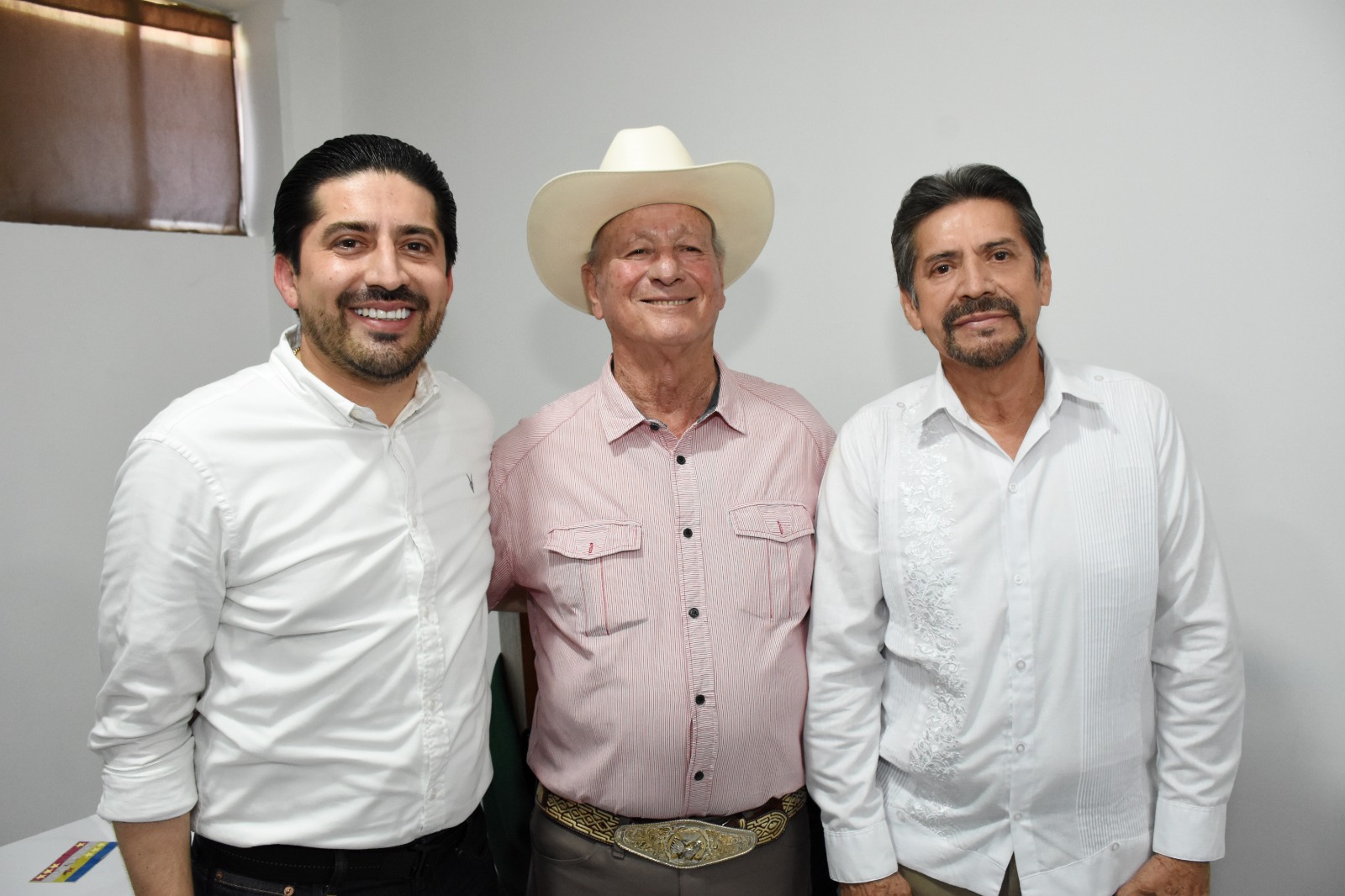 DIRECTOR GENERAL DE ICATSIN CLAUSURA CURSOS EN PLANTEL ANGOSTURA