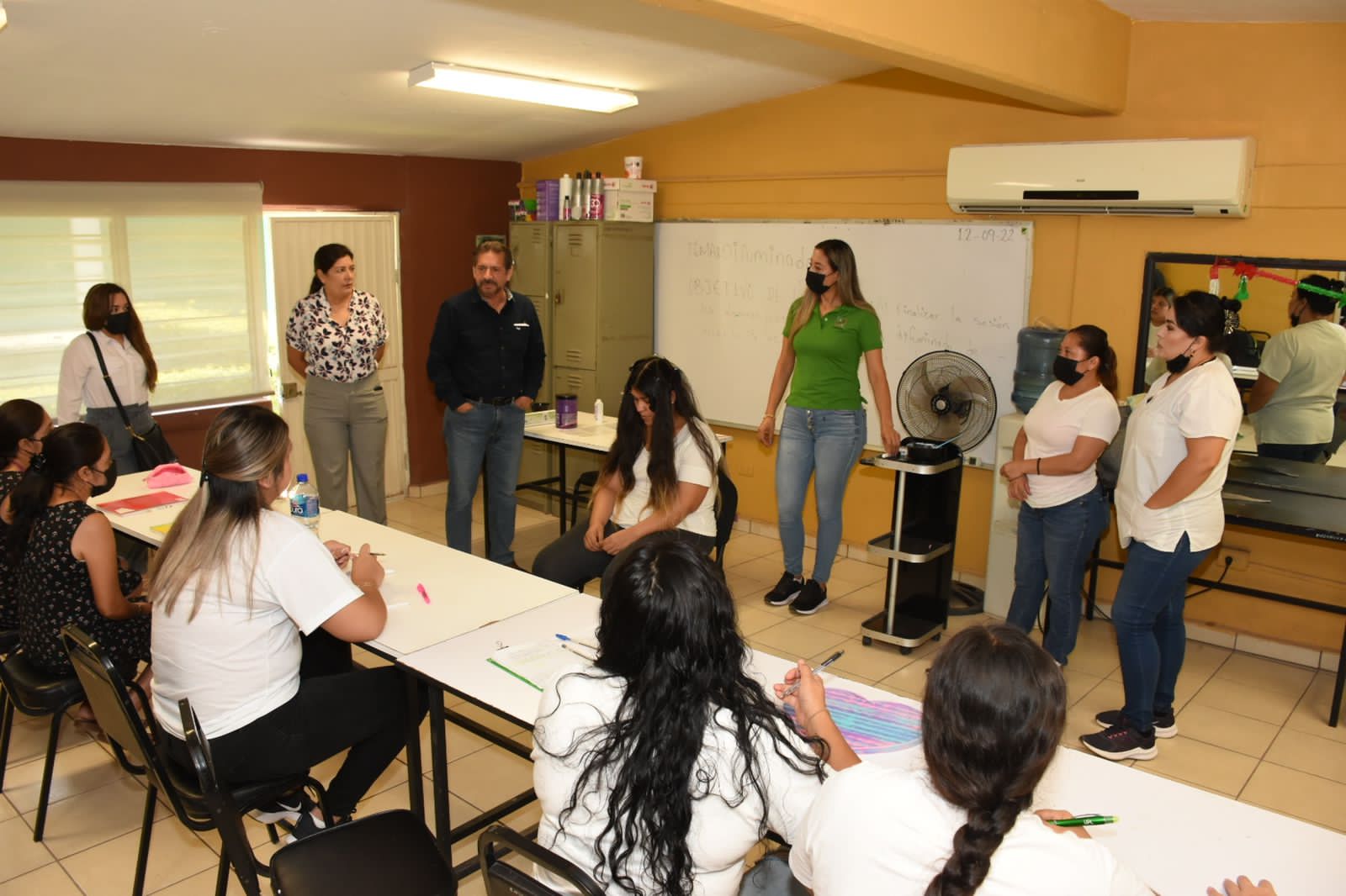 LÓPEZ PORTILLO VISITA PLANTEL DE ICATSIN EN JUAN JOSÉ RÍOS
