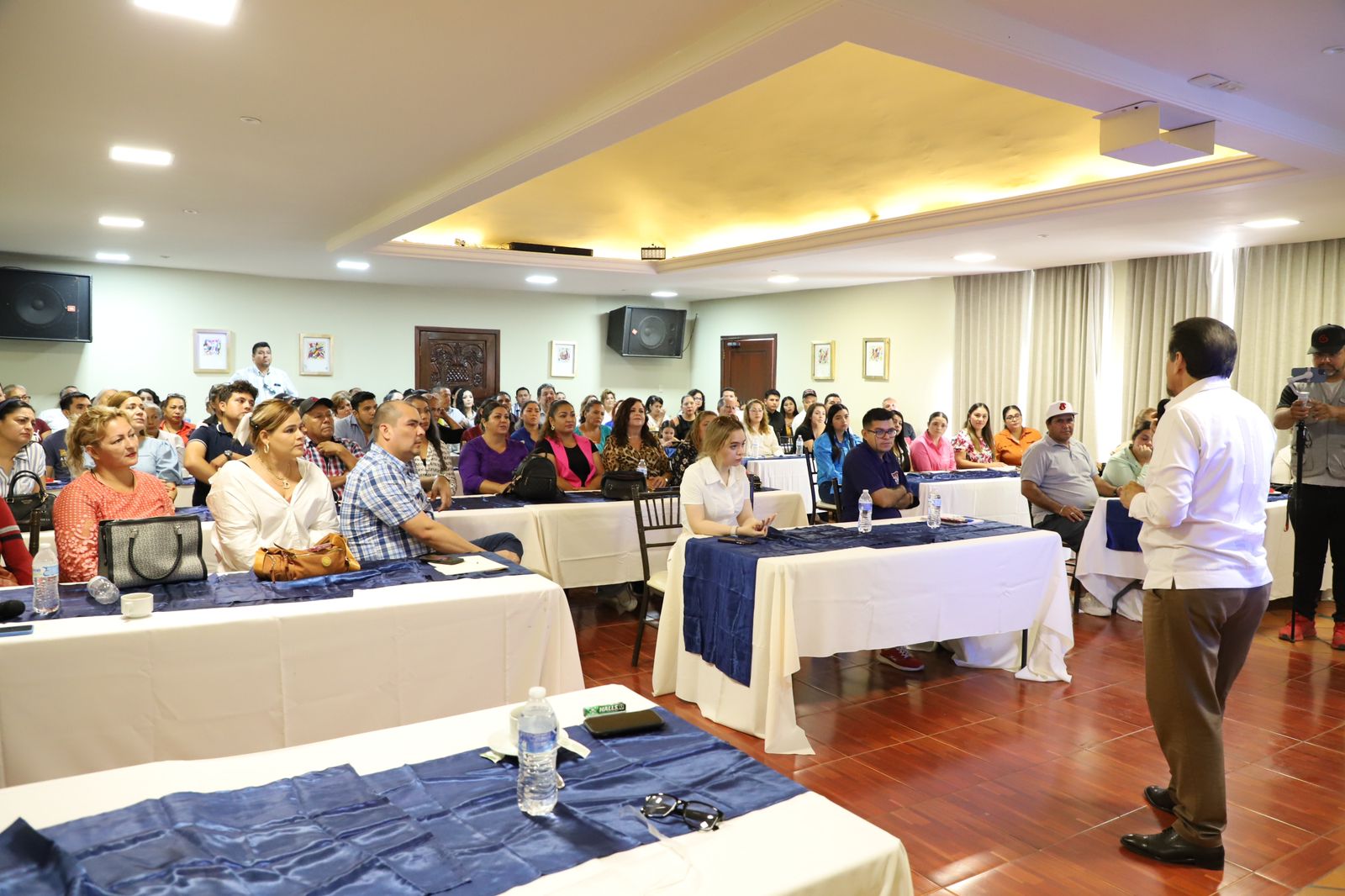 LÓPEZ PORTILLO CAPACITA A PERSONAL DEL AYUNTAMIENTO DE EL FUERTE