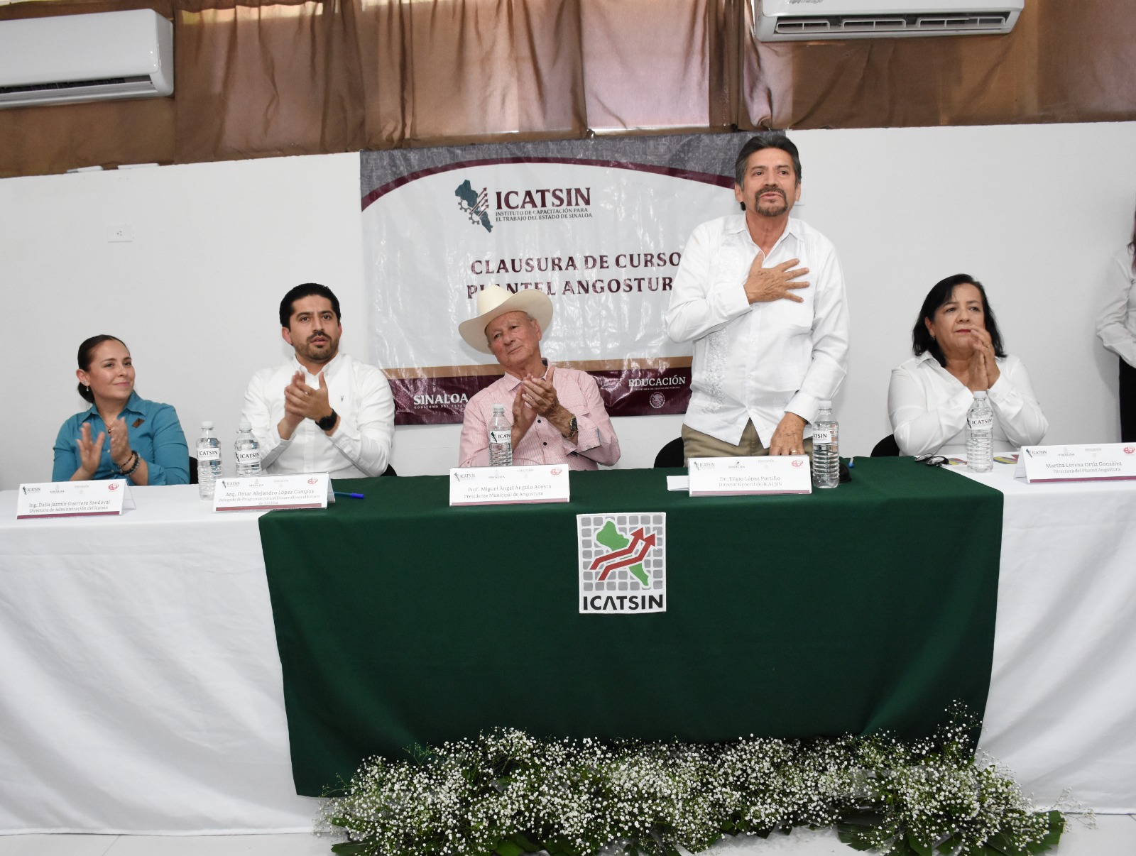 DIRECTOR GENERAL DE ICATSIN CLAUSURA CURSOS EN PLANTEL ANGOSTURA