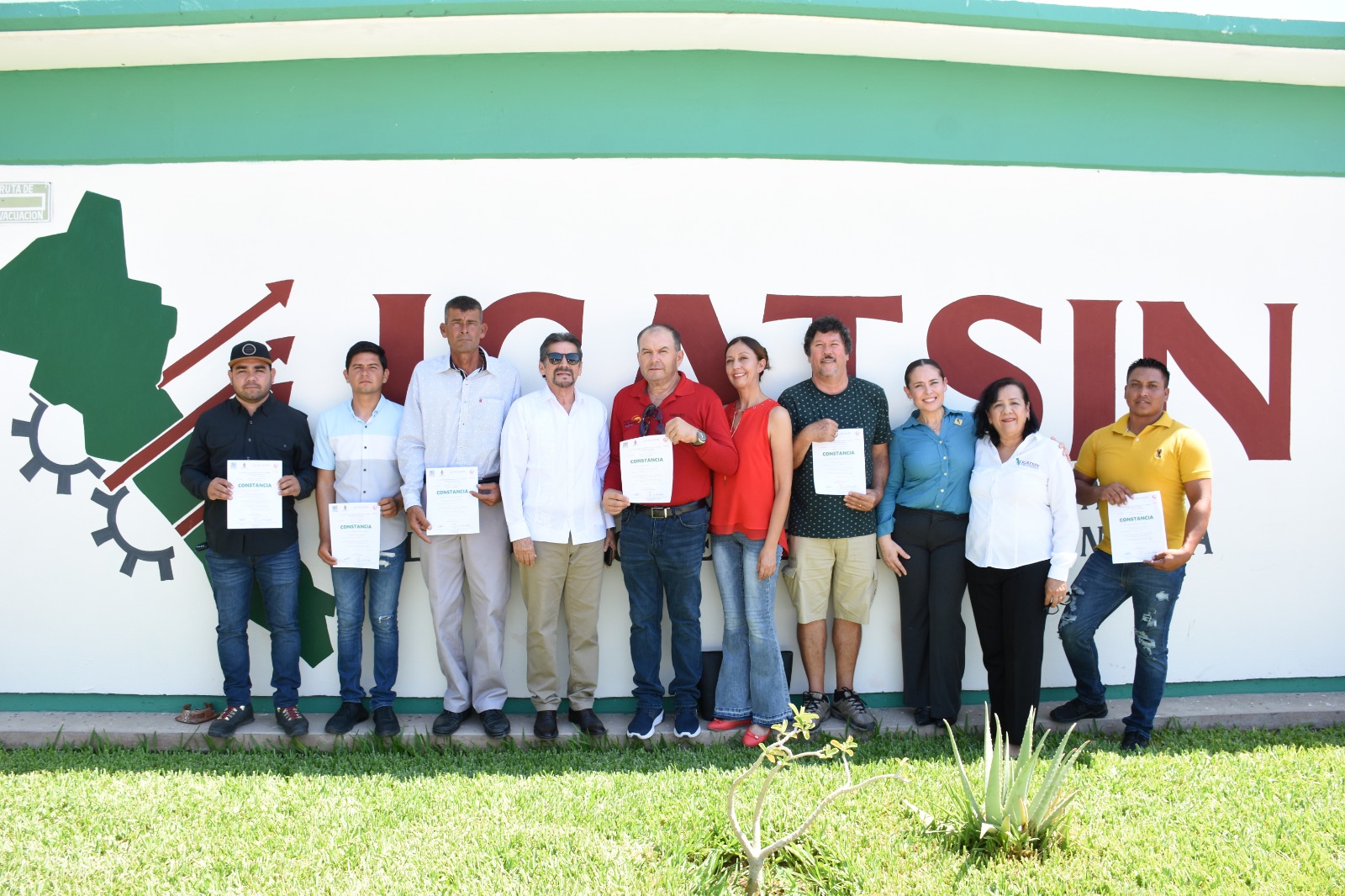 DIRECTOR GENERAL DE ICATSIN CLAUSURA CURSOS EN PLANTEL ANGOSTURA