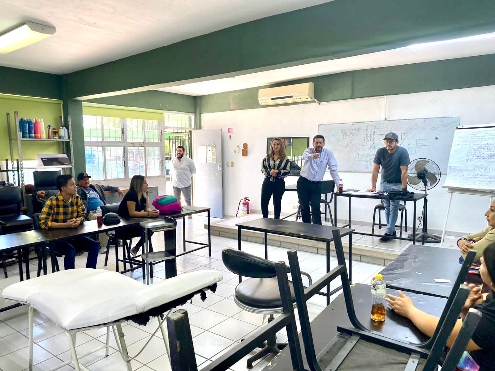LÓPEZ PORTILLO CLAUSURA DOS CURSOS EN PLANTEL SALVADOR ALVARADO